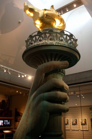 statue of liberty hand