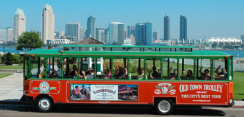 trolley-san-diego-skyline